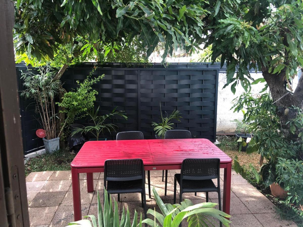 Apartamento Meuble Le Manguier Saint Pierre Exterior foto
