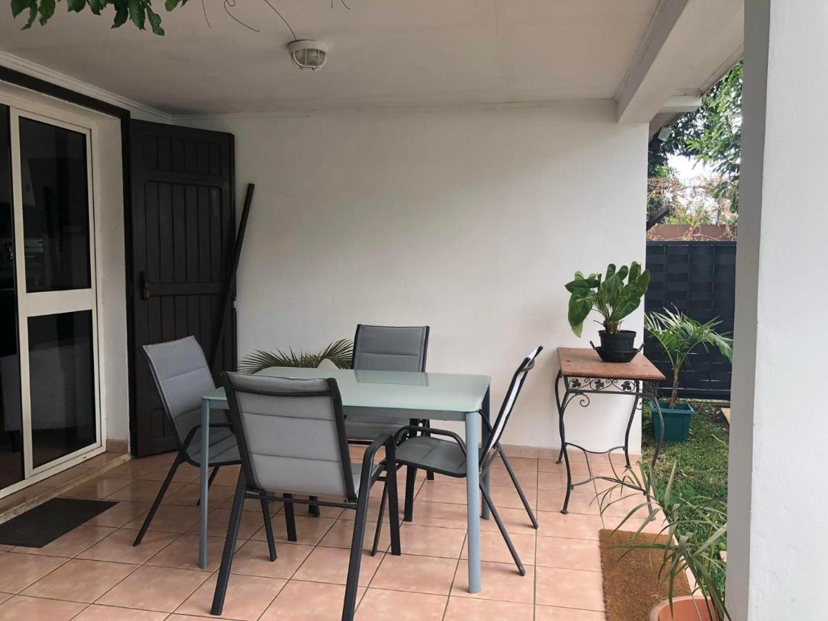 Apartamento Meuble Le Manguier Saint Pierre Exterior foto